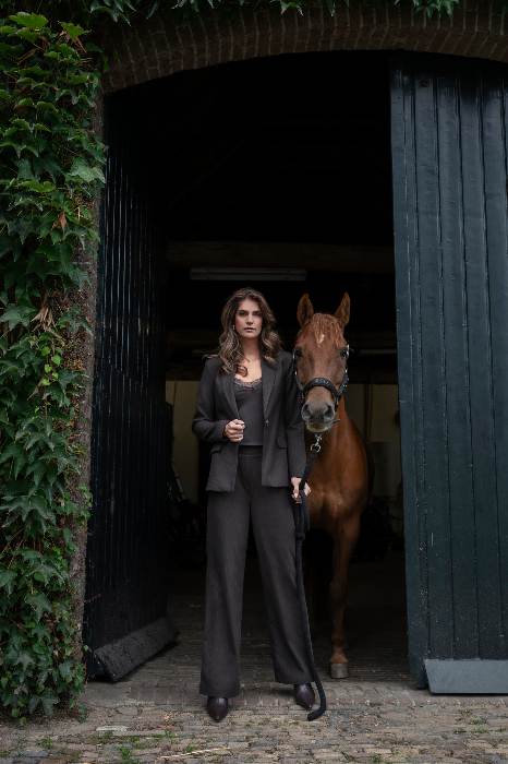 ELVIRA FW25 E5 00009